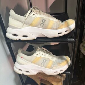 Women 10, On Running Cream and Tan Sneakers